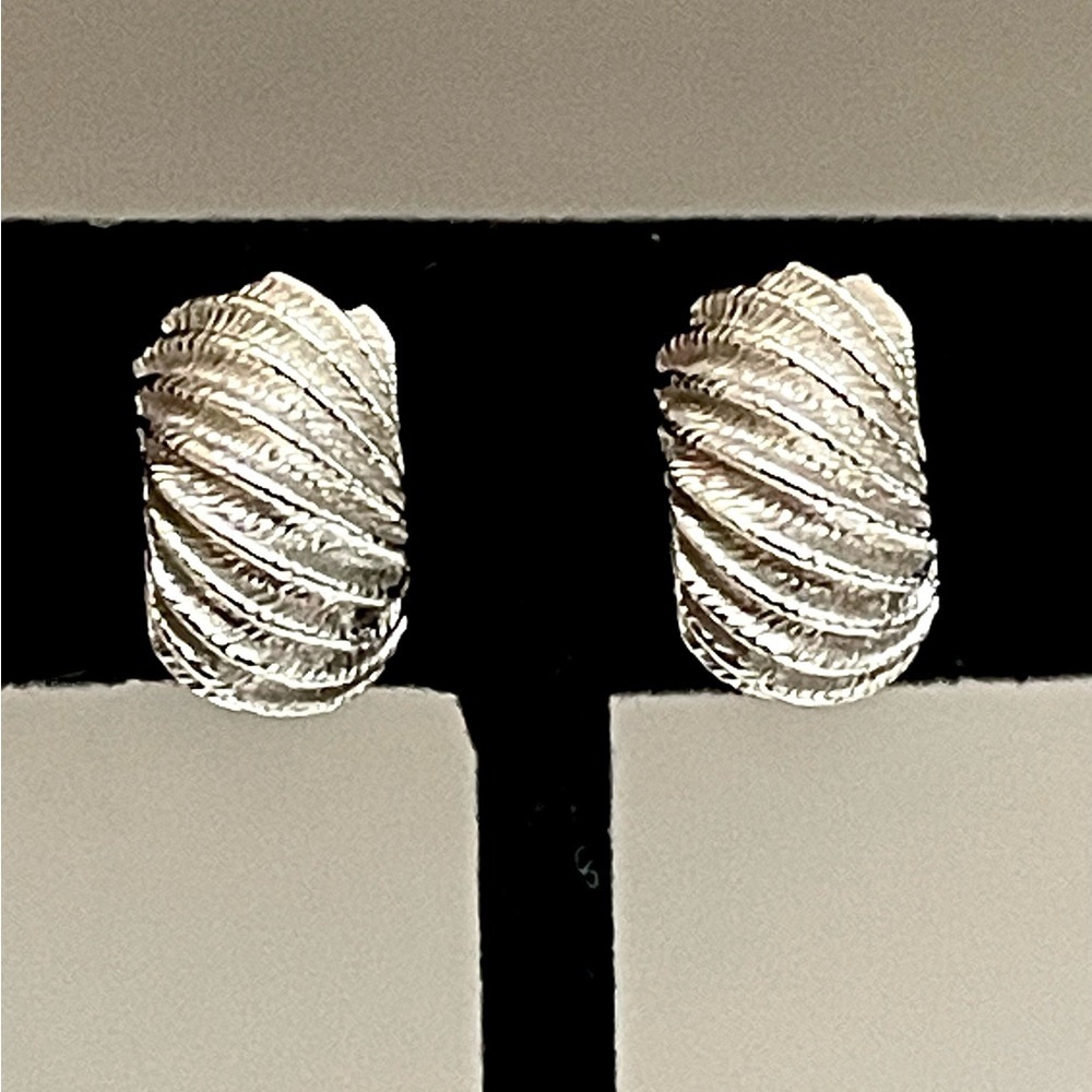 Crown Trifari Vintage Shell Clip Earrings 1960s Silver Tone Mid Century Retro